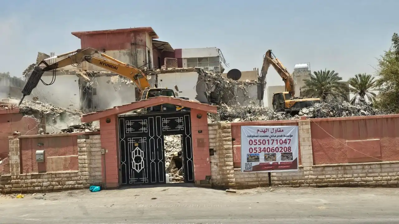 معاينة منزل قديم في الرياض قبل تقدير تكلفة الهدم